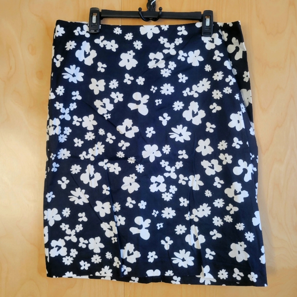 TALBOTS| Silky Black and White